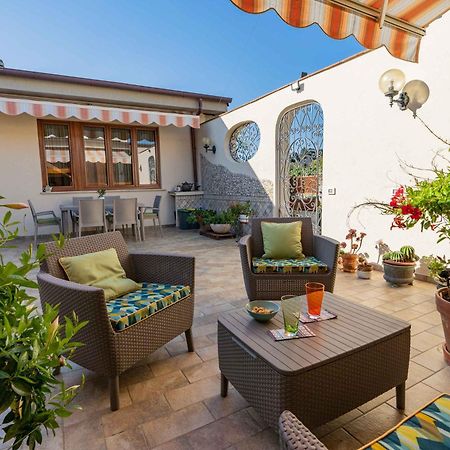 Sunny Courtyard Leilighet Piombino Eksteriør bilde