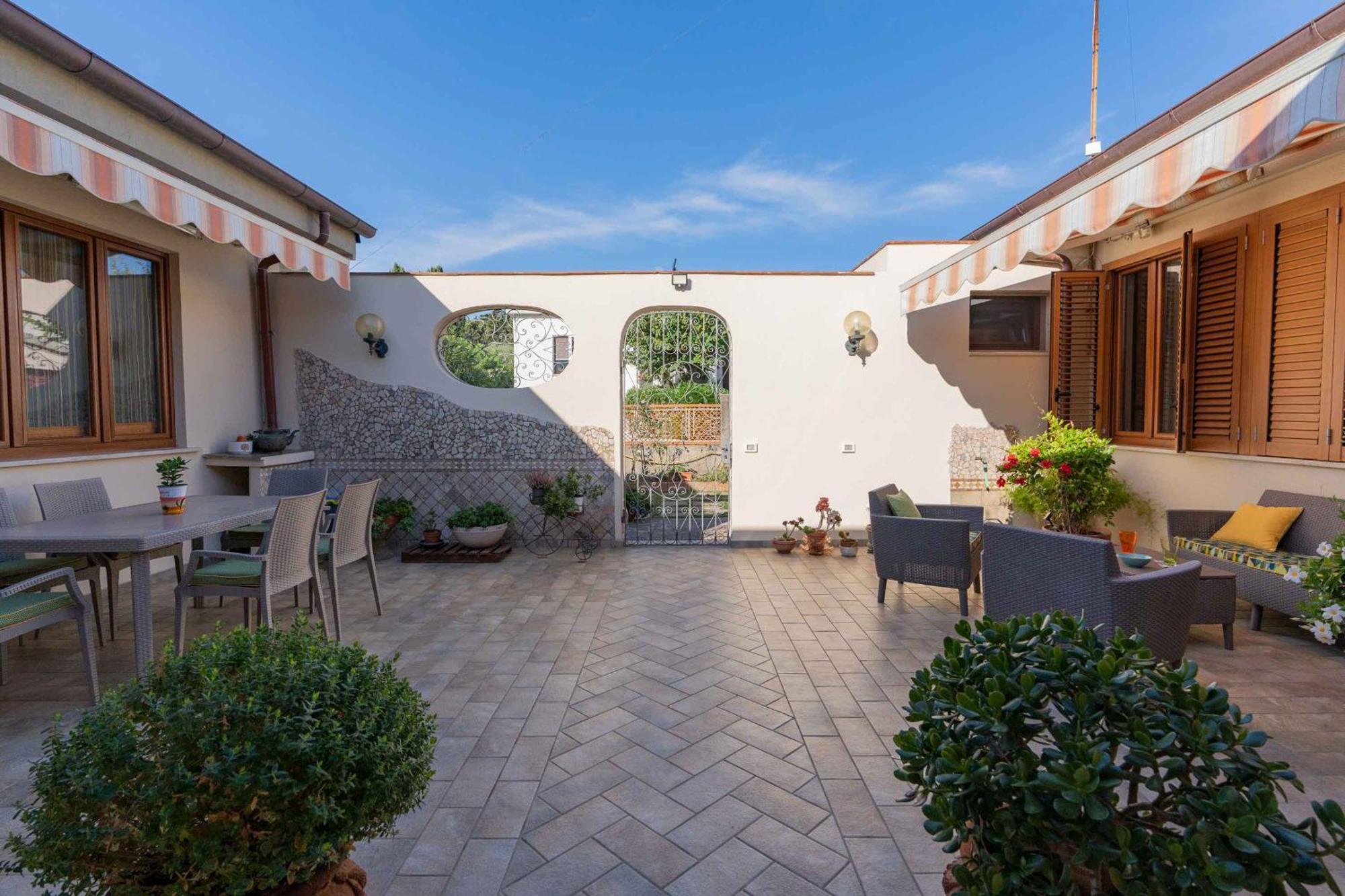 Sunny Courtyard Leilighet Piombino Eksteriør bilde