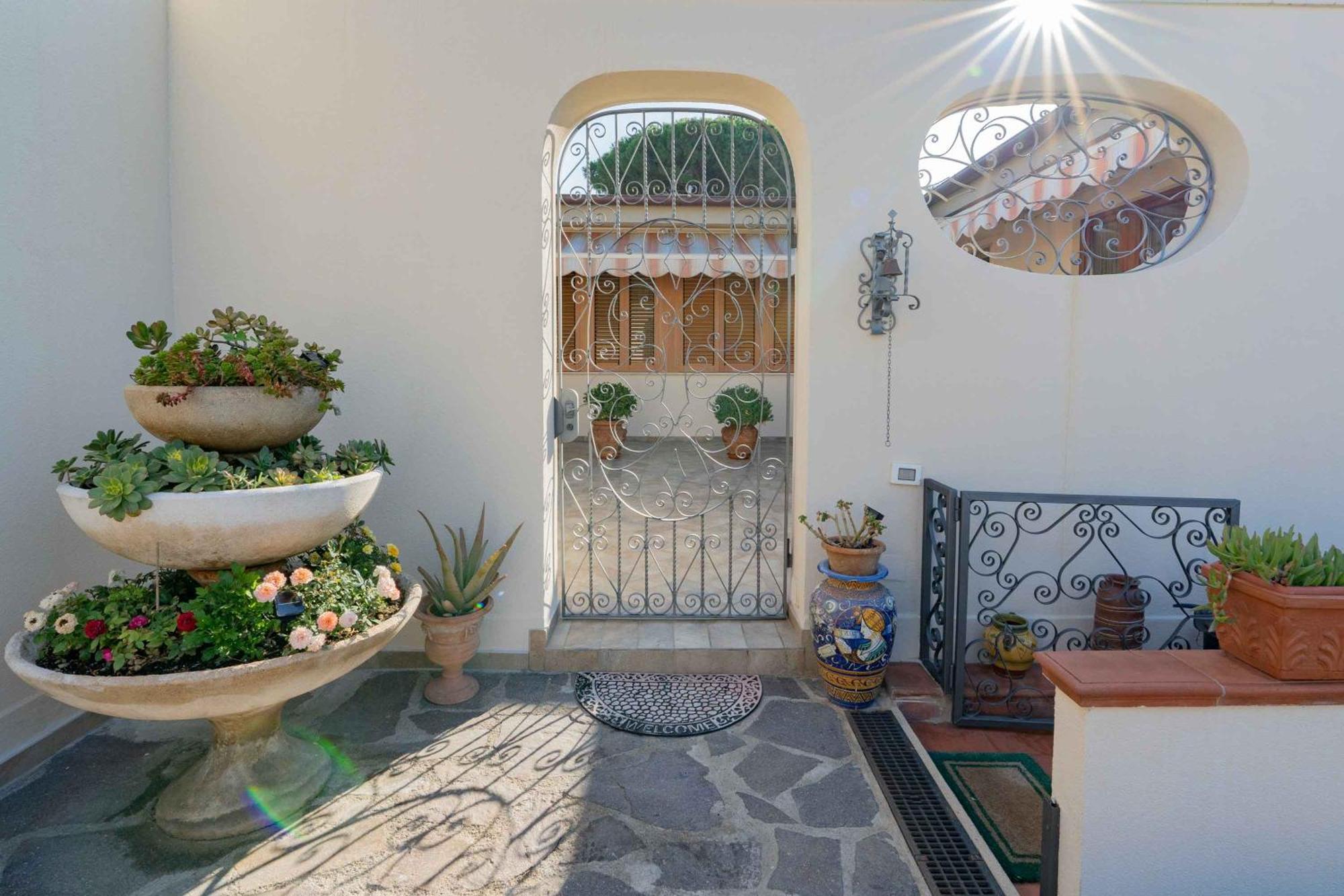 Sunny Courtyard Leilighet Piombino Eksteriør bilde